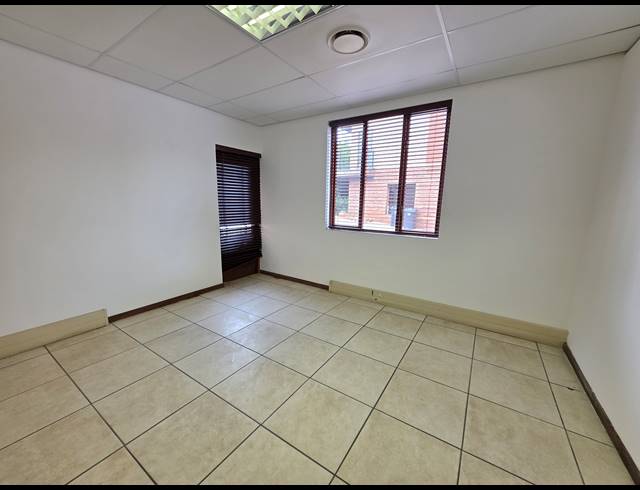 172M² OFFICE TO LET IN HONEYDEW